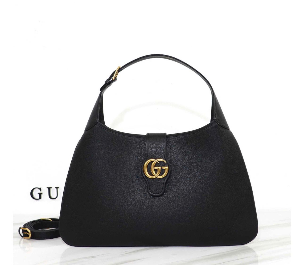 Sac à main chic noir style luxe